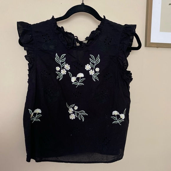 Size medium black flower cami top tie in the back - Picture 2 of 2
